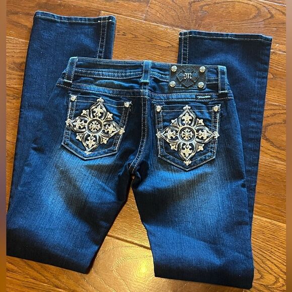 Miss me (NWOT) size 27 low-rise rhinestone embellished & rhinestone button - Picture 1 of 10